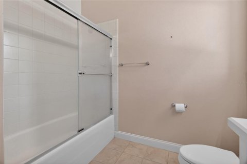 House in Auburndale, Florida 3 bedrooms, 407.56 sq.m. № 2093546 - photo 26