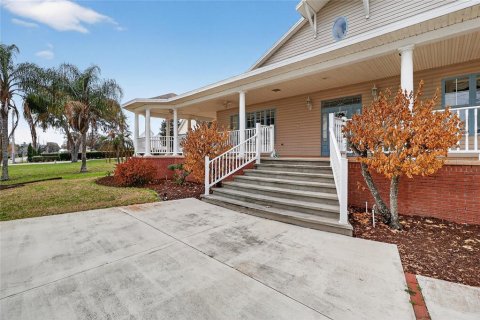 House in Auburndale, Florida 3 bedrooms, 407.56 sq.m. № 2093546 - photo 6