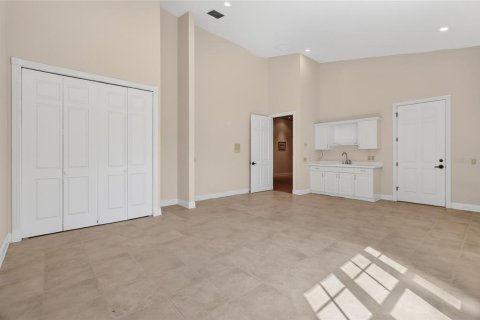 House in Auburndale, Florida 3 bedrooms, 407.56 sq.m. № 2093546 - photo 28