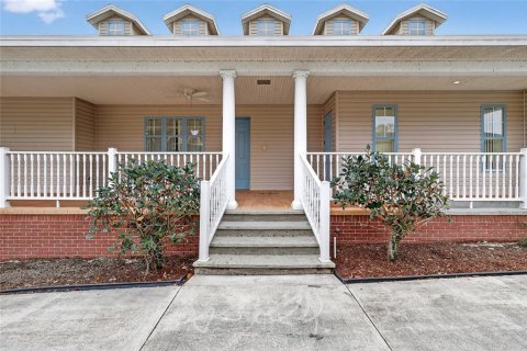 House in Auburndale, Florida 3 bedrooms, 407.56 sq.m. № 2093546 - photo 9