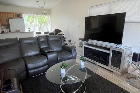 House in Orlando, Florida 3 bedrooms, 82.5 sq.m. № 2196157 - photo 3