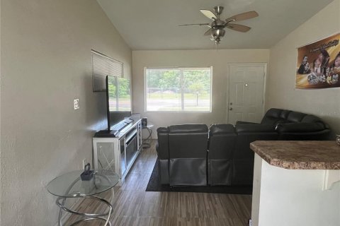 House in Orlando, Florida 3 bedrooms, 82.5 sq.m. № 2196157 - photo 8