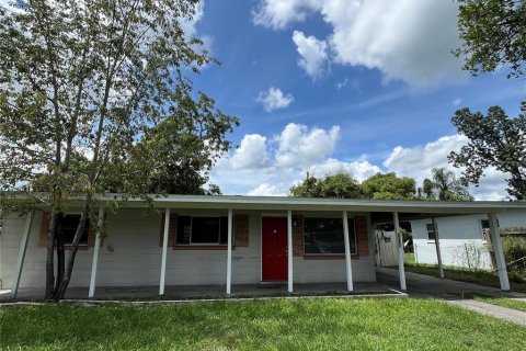 House in Orlando, Florida 3 bedrooms, 82.5 sq.m. № 2196157