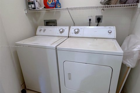 Condo in Hallandale Beach, Florida, 3 bedrooms № 1968418 - photo 29