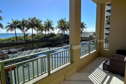 Condo in Hallandale Beach, Florida, 3 bedrooms № 1968418 - photo 8