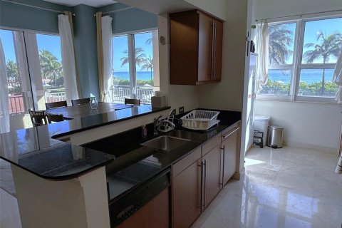 Condo in Hallandale Beach, Florida, 3 bedrooms № 1968418 - photo 15