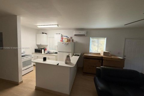 Commercial property in Miami, Florida 127.83 sq.m. № 1957947 - photo 7