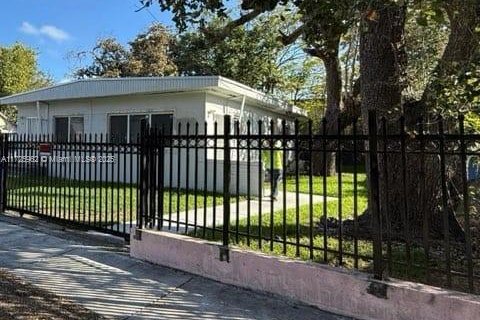 Commercial property in Miami, Florida 127.83 sq.m. № 1957947 - photo 1