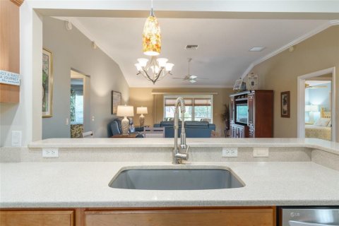House in The Villages, Florida 3 bedrooms, 142.6 sq.m. № 1649491 - photo 12