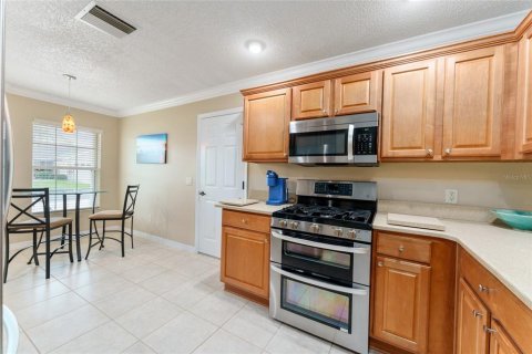 House in The Villages, Florida 3 bedrooms, 142.6 sq.m. № 1649491 - photo 9