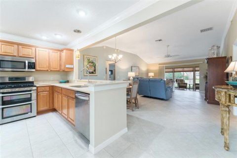 House in The Villages, Florida 3 bedrooms, 142.6 sq.m. № 1649491 - photo 14