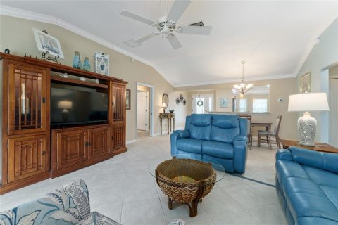 House in The Villages, Florida 3 bedrooms, 142.6 sq.m. № 1649491 - photo 18