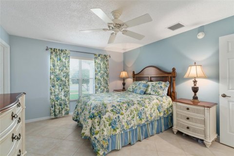 House in The Villages, Florida 3 bedrooms, 142.6 sq.m. № 1649491 - photo 21