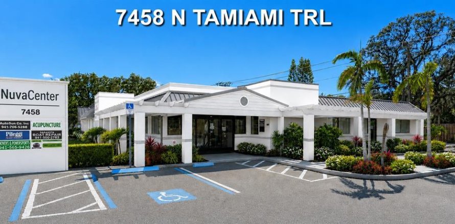 Commercial property in Sarasota, Florida 785.95 sq.m. № 2229313