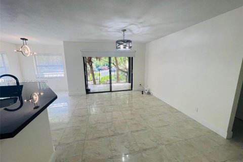 Copropriété à vendre à Sunrise, Floride: 1 chambre, 70.05 m2 № 2058788 - photo 4