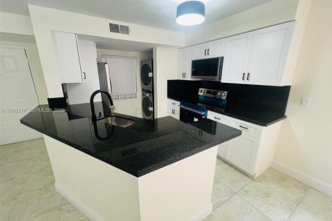 Copropriété à vendre à Sunrise, Floride: 1 chambre, 70.05 m2 № 2058788 - photo 2