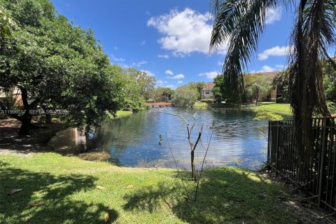 Condo in Sunrise, Florida, 1 bedroom  № 2058788 - photo 13