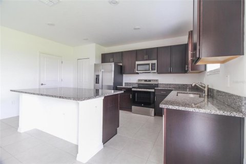 House in Bartow, Florida 4 bedrooms, 240.06 sq.m. № 1914611 - photo 7