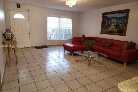 Casa en venta en Miami, Florida, 2 dormitorios, 89.56 m2 № 2029963 - foto 6