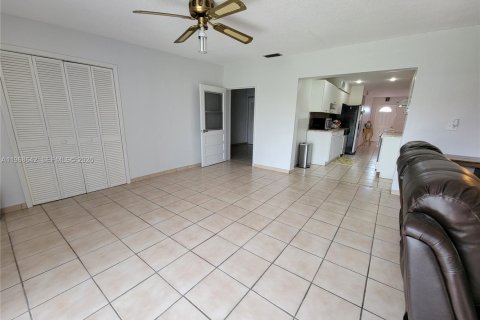 Casa en venta en Miami, Florida, 2 dormitorios, 89.56 m2 № 2029963 - foto 8