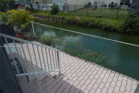 Casa en venta en Miami, Florida, 2 dormitorios, 89.56 m2 № 2029963 - foto 13