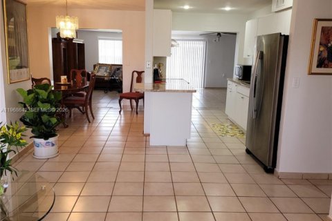 Casa en venta en Miami, Florida, 2 dormitorios, 89.56 m2 № 2029963 - foto 5