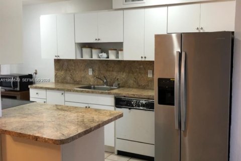 Casa en venta en Miami, Florida, 2 dormitorios, 89.56 m2 № 2029963 - foto 10