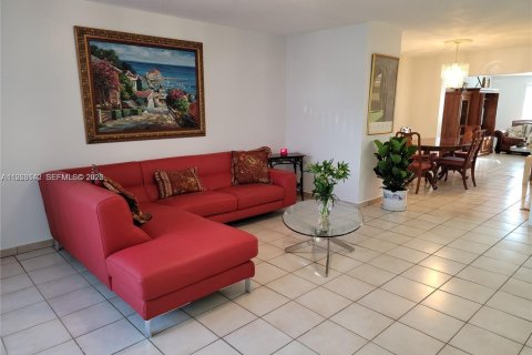 Casa en venta en Miami, Florida, 2 dormitorios, 89.56 m2 № 2029963 - foto 4