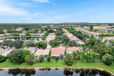 House in Coconut Creek, Florida 4 bedrooms, 229.84 sq.m. № 1836724 - photo 5