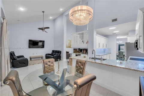 House in Coconut Creek, Florida 4 bedrooms, 229.84 sq.m. № 1836724 - photo 29