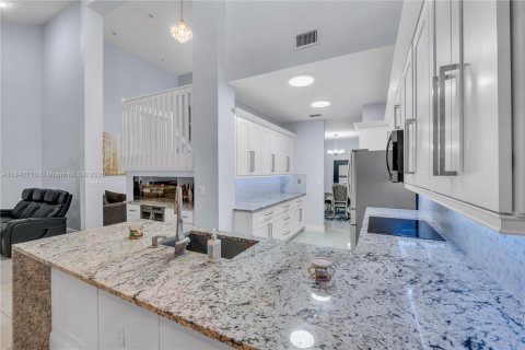 House in Coconut Creek, Florida 4 bedrooms, 229.84 sq.m. № 1836724 - photo 30