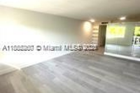 Condominio en venta en Bay Harbor Islands, Florida, 1 dormitorio, 75.25 m2 № 1931247 - foto 8