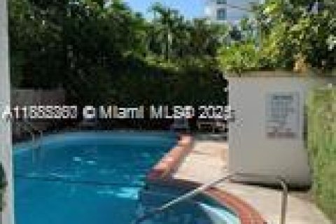 Condominio en venta en Bay Harbor Islands, Florida, 1 dormitorio, 75.25 m2 № 1931247 - foto 10