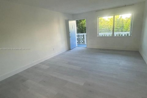 Condominio en venta en Bay Harbor Islands, Florida, 1 dormitorio, 75.25 m2 № 1931247 - foto 4