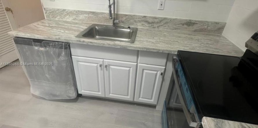 Condominio en Bay Harbor Islands, Florida, 1 dormitorio  № 1931247