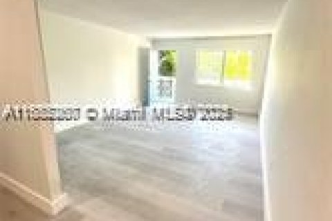 Condominio en venta en Bay Harbor Islands, Florida, 1 dormitorio, 75.25 m2 № 1931247 - foto 3