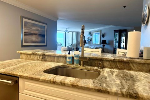 Condo in St. Lucie, Florida, 3 bedrooms № 2182850 - photo 13