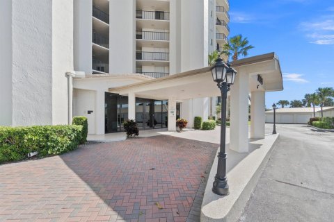 Condo in St. Lucie, Florida, 3 bedrooms № 2182850 - photo 10