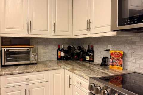 Condo in St. Lucie, Florida, 3 bedrooms № 2182850 - photo 16