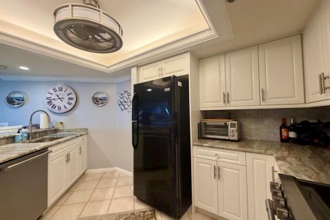 Condo in St. Lucie, Florida, 3 bedrooms № 2182850 - photo 15