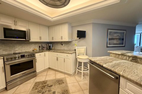 Condo in St. Lucie, Florida, 3 bedrooms № 2182850 - photo 14