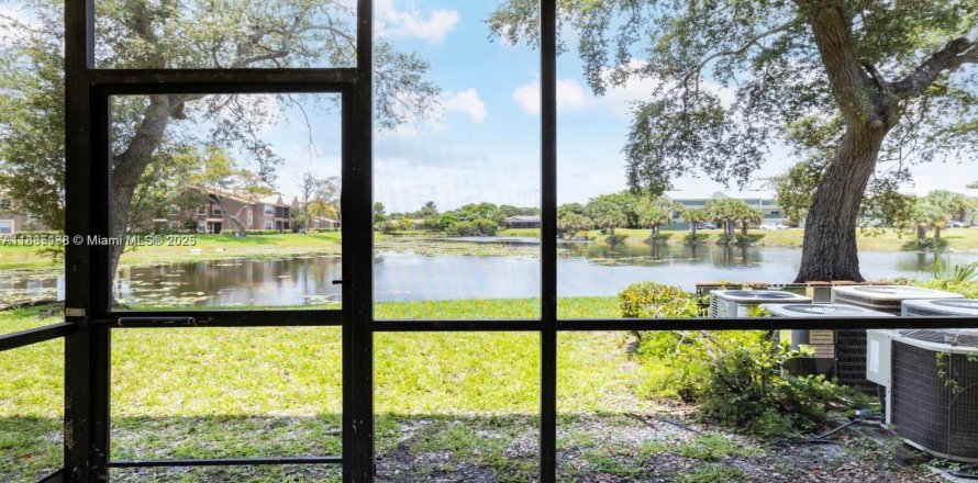 Condo à Coral Springs, Floride, 2 chambres № 1930593