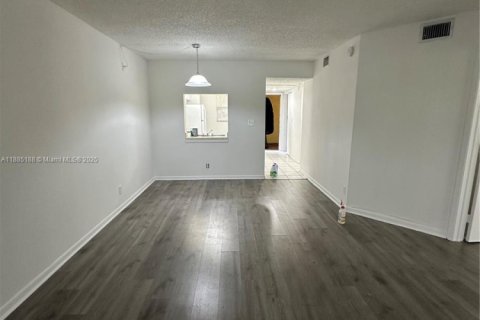 Copropriété à louer à Coral Springs, Floride: 2 chambres, 75.72 m2 № 1930593 - photo 13