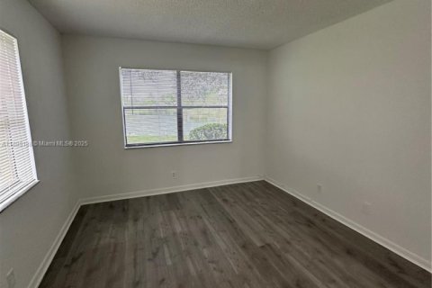 Copropriété à louer à Coral Springs, Floride: 2 chambres, 75.72 m2 № 1930593 - photo 12