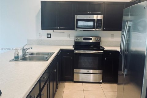 Casa en alquiler en Homestead, Florida, 4 dormitorios, 179.67 m2 № 1927776 - foto 5