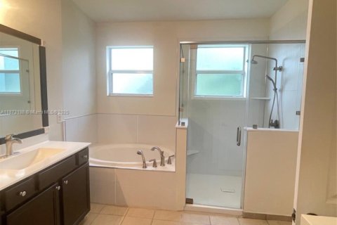 Casa en alquiler en Homestead, Florida, 4 dormitorios, 179.67 m2 № 1927776 - foto 17