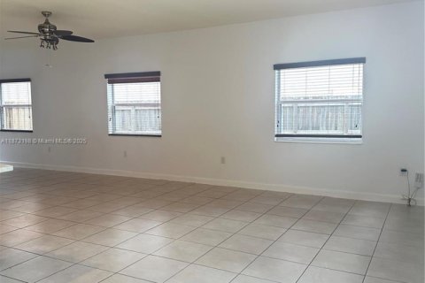 Casa en alquiler en Homestead, Florida, 4 dormitorios, 179.67 m2 № 1927776 - foto 3