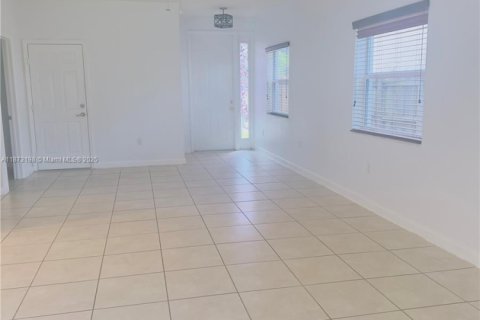 Casa en alquiler en Homestead, Florida, 4 dormitorios, 179.67 m2 № 1927776 - foto 4