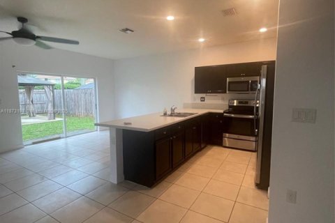 Casa en alquiler en Homestead, Florida, 4 dormitorios, 179.67 m2 № 1927776 - foto 8