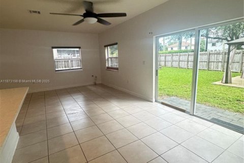 Casa en alquiler en Homestead, Florida, 4 dormitorios, 179.67 m2 № 1927776 - foto 10